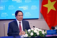 El primer ministro de Vietnam, Pham Minh Chinh, habla en la reunión. (Foto: VNA)