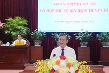 Truong Canh Tuyen, actual subsecretario del Comité del Partido Comunista de Vietnam en la ciudad sureña de Can Tho, fue elegido presidente del Comité Popular municipal. (Foto: VNA)