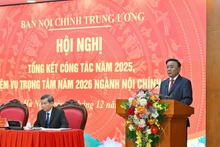 El miembro del Buró Político y permanente del Secretariado del Comité Central del PCV, Tran Cam Tu, interviene en la cita. (Foto: Nhan Dan)