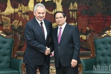 El primer ministro de Vietnam, Pham Minh Chinh (derecha), se reúne con Sergey Shoigu, secretario del Consejo de Seguridad de Rusia. (Foto: Nhan Dan)
