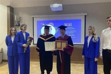 El Instituto de Ingeniería Energética de Moscú otorga el título de Doctor Honoris Causa al profesor y doctor Tran Hong Thai, vicepresidente permanente de la Academia de Ciencia y Tecnología de Vietnam. (Foto: VNA)