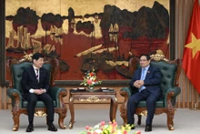 Escena de la reunión entre el primer ministro de Vietnam, Pham Minh Chinh, y el gobernador de la prefectura japonesa de Gunma, Yamamoto Ichita. (Foto: Nhan Dan)