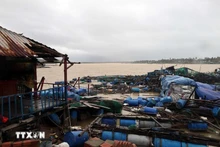 Las fuertes lluvias e inundaciones causan graves daños en las jaulas y balsas de acuicultura en la comuna de Xuan Canh, en la provincia de Dak Lak. (Foto: VNA)