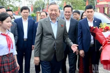 [Foto] Líder partidista de Vietnam se reúne con votantes de Hung Yen