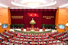 [Foto] Clausuran decimotercer pleno del Comité Central del Partido Comunista de Vietnam del XIII mandato
