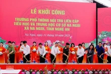 El secretario general del Partido Comunista de Vietnam, To Lam, y delegados realizan el ritual de inicios de construcción. (Foto: Nhan Dan)