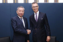 El secretario general del Partido Comunista de Vietnam y por entonces presidente del Estado, To Lam (izquierda), se reúne con el presidente de Finlandia, Alexander Stubb, el 24 de septiembre de 2024. (Foto: VNA)