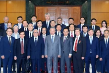 El secretario general del Partido Comunista de Vietnam, To Lam, y delegados a la séptima Conferencia Internacional de Vietnamología.
