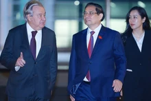 [Foto] Premier vietnamita y líder de la ONU parten de Hanói para 47ª Cumbre de la Asean