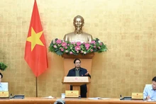 [Foto] Premier vietnamita preside evaluación sobre modelo de gobierno local de dos niveles