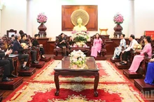 Escena de la reunión entre la embajadora de Tailandia en Vietnam, Urawadee Sriphiromya, y Nguyen Thi Ngoc Diep, vicepresidenta del Comité Popular de Can Tho. (Foto: Nhan Dan)