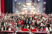 Asistentes a la segunda proyección del documental “La Patria en el corazón”. (Foto: Nhan Dan)