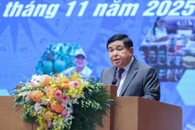 El viceprimer ministro vietnamita Nguyen Chi Dung habla en el Foro de Economía Cooperativa 2025. (Foto: VGP)