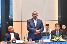 El presidente de la Asociación Asiática de Atletismo, Dahlan Jumaan Al Hamad, habla en el evento. (Foto: VNA)