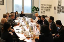 Reunión entre la delegación del Partido Comunista de Vietnam y el vicepresidente del Bundestag alemán, Bodo Ramelow. (Foto: VNA)