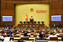 La Asamblea Nacional de Vietnam aprueba la Ley de Gestión Tributaria (modificada) con la mayoría de votos a favor. (Foto: VNA)
