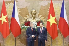 El presidente de la Asamblea Nacional de Vietnam, Tran Thanh Man, y el presidente del Senado de la República Checa, Milos Vystrcil. (Foto: VNA)