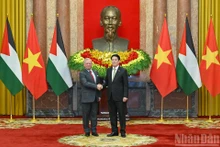 El presidente de Vietnam, Luong Cuong (derecha), recibe al Rey de Jordania, Abdalá II Ibn Al-Hussein (Foto: VNA)