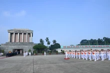 [Foto] Asistentes a la Asamblea del Comité del PCV en el Gobierno vietnamita rinden homenaje al Presidente Ho Chi Minh