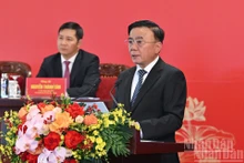 El integrante del Buró Político y miembro permanente del Secretariado del Comité Central del Partido Comunista de Vietnam, Tran Cam Tu, interviene en la conferencia de prensa. (Foto: Nhan Dan)