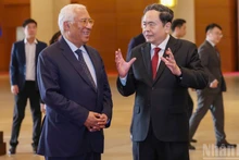 El presidente de la Asamblea Nacional de Vietnam, Tran Thanh Man, conversa con el presidente del Consejo Europeo, António Costa.