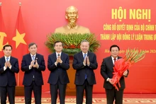 El secretario general del Partido Comunista de Vietnam, To Lam (segundo desde la derecha), en el acto.