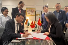 Escena de la firma. (Foto: VNA)