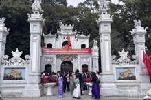 [Foto] Hanoyenses afluyen a templos en ocasión del Año Nuevo Lunar