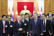 El secretario general del Partido Comunista, To Lam, y el rey de Camboya, Norodom Sihamoni. en una visita de Estado del último a Vietnam, el 28 de noviembre de 2024. (Foto: VNA)