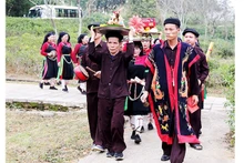 Las ofrendas se preparan con esmero.