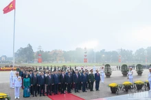 [Foto] Delegados del XIV Congreso Nacional del PCV rinden homenaje al Presidente Ho Chi Minh