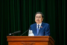 El presidente de la Asamblea Nacional de Vietnam, Tran Thanh Man, interviene en la reunión. (Foto: Nhan Dan)