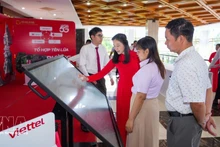 Presentación de plataformas y soluciones de transformación digital al servicio del gobierno digital y la economía digital en la provincia de Tay Ninh. (Foto: VNA)