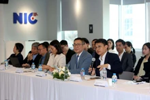 En el acto de lanzamiento de la exposición. (Foto: Nhan Dan)