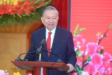 El secretario general del Partido Comunista de Vietnam, To Lam, interviene en la reunión.