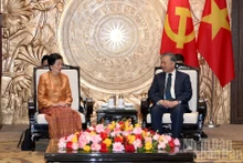 Escena de la reunión entre el secretario general del Partido Comunista de Vietnam, To Lam, y la embajadora saliente de Camboya, Chea Kimtha. (Foto: Nhan Dan)