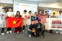 Los equipos ganadores del apartado Inno-Tech Secondary. (Foto: sggp.org.vn)