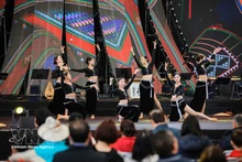 Los espectadores disfrutan una danza de artistas del Teatro Nacional de Ópera y Ballet de Vietnam. (Foto: VNA)