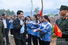 El presidente de Vietnam, Luong Cuong, y pobladores en Lao Cai. (Foto: Nhan Dan)