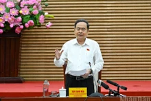 El presidente de la Asamblea Nacional de Vietnam y titular del Consejo Electoral Nacional, Tran Thanh Man, interviene en la reunión.