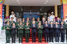 El secretario general del Partido Comunista de Vietnam, To Lam, y delegados a la reunión.