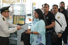 Vietnam refuerza el control sanitario 24/7 para prevenir infecciones por el virus Nipah. (Foto: VNA)