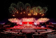 [Foto] Épicos fuegos artificiales iluminan el cielo de Hanói en saludo a la culminación del XIV Congreso Nacional del PCV