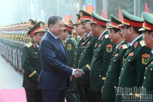 Dirigentes de la Dirección General de Logística y Técnica y del Ministerio de Defensa reciben al secretario general del Partido Comunista de Vietnam, To Lam. (Foto: Nhan Dan)