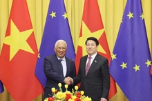 El presidente de Vietnam, Luong Cuong, y el titular del Consejo Europeo, António Costa. (Foto: VNA)