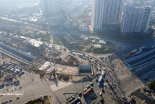 El nudo de transbordo de An Phu es un punto estratégico donde convergen importantes ejes de transporte, entre ellos la vía de acceso a la autopista Ciudad Ho Chi Minh - Long Thanh - Dau Giay, las arterias Mai Chi Tho y Luong Dinh Cua, así como el sistema de conexión con la zona portuaria Cat Lai - Phu Huu. (Foto: VNA)