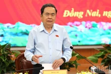 El presidente de la Asamblea Nacional de Vietnam y titular del Consejo Electoral Nacional, Tran Thanh Man, interviene en la reunión. (Foto: Nhan Dan)