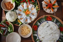 Reconocen valores patrimoniales del oficio de elaboración de rollitos de arroz de Thanh Tri 