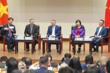 Destacados expertos y académicos chinos participan en debates sobre las relaciones entre Vietnam y China. (Foto: Nhan Dan)