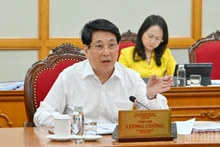 El miembro del Buró Político y presidente de Vietnam, Luong Cuong, dirige la reunión (Foto: Nhan Dan)